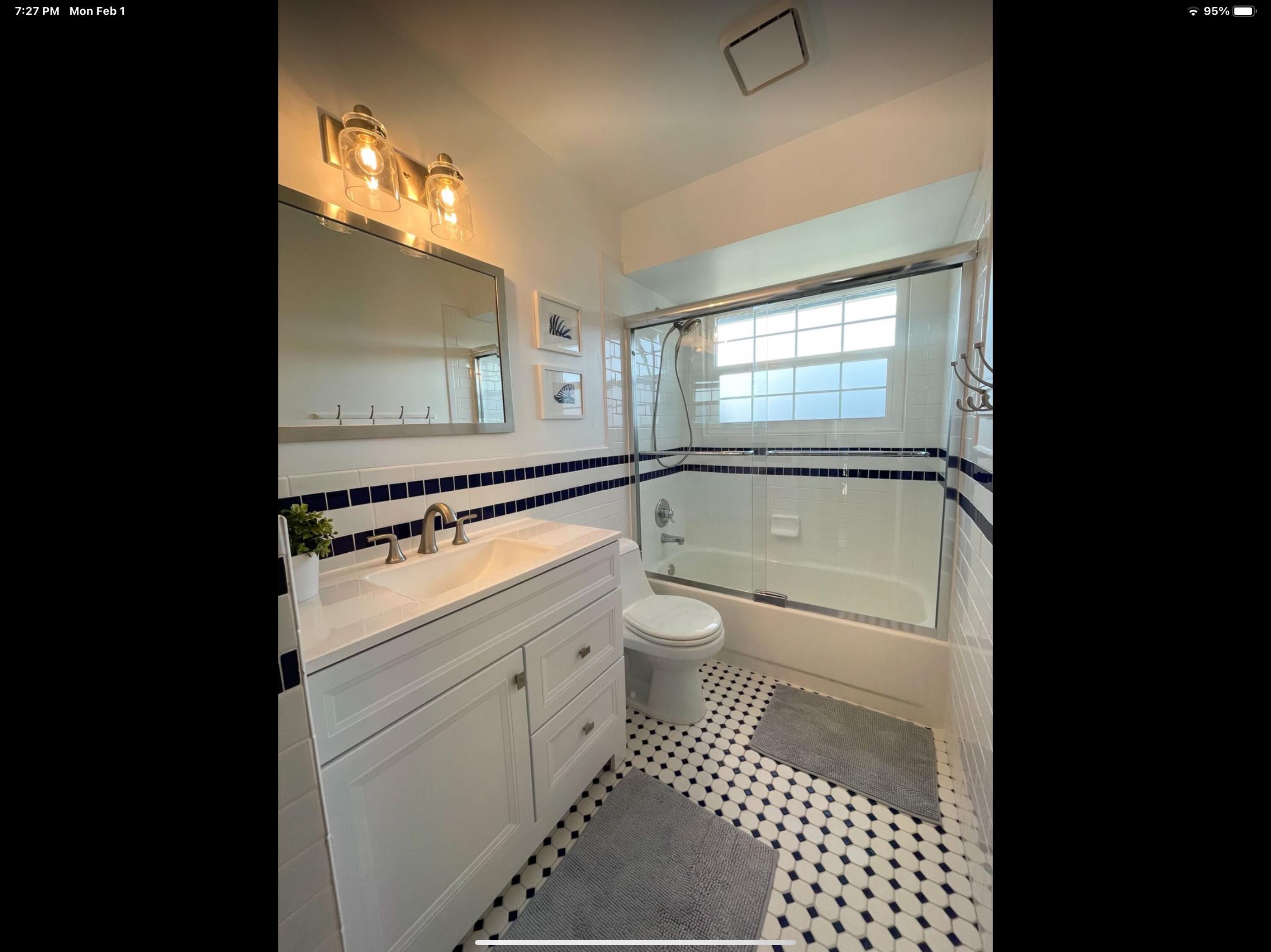 5052 POINTE EMERALD Lane — Photo 4