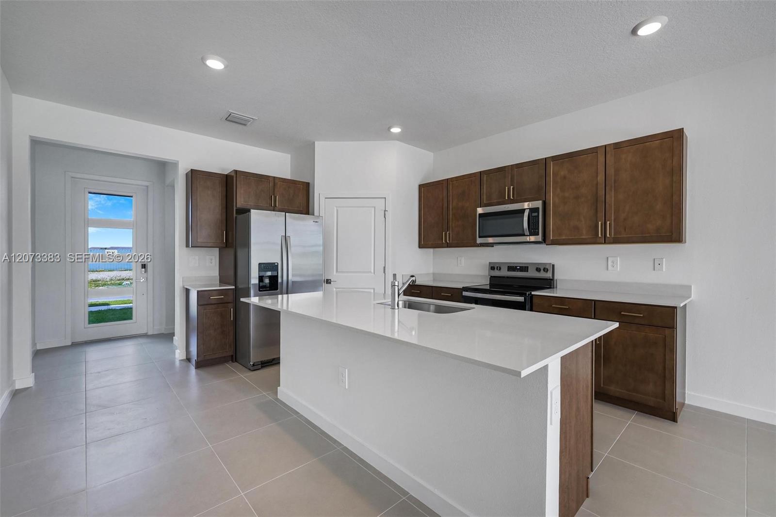 113 NE 17th Ave — Photo 4