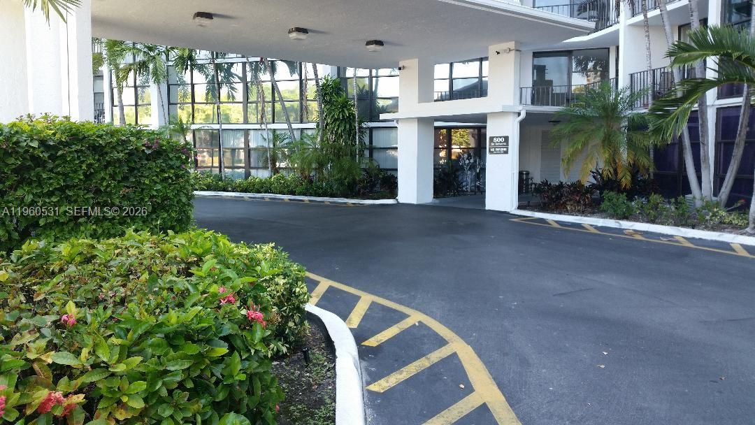 800 Parkview Dr # 416, Hallandale Beach FL 33009