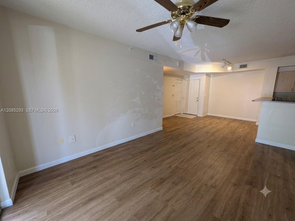 8060 N Nob Hill Rd # 101 — Photo 2