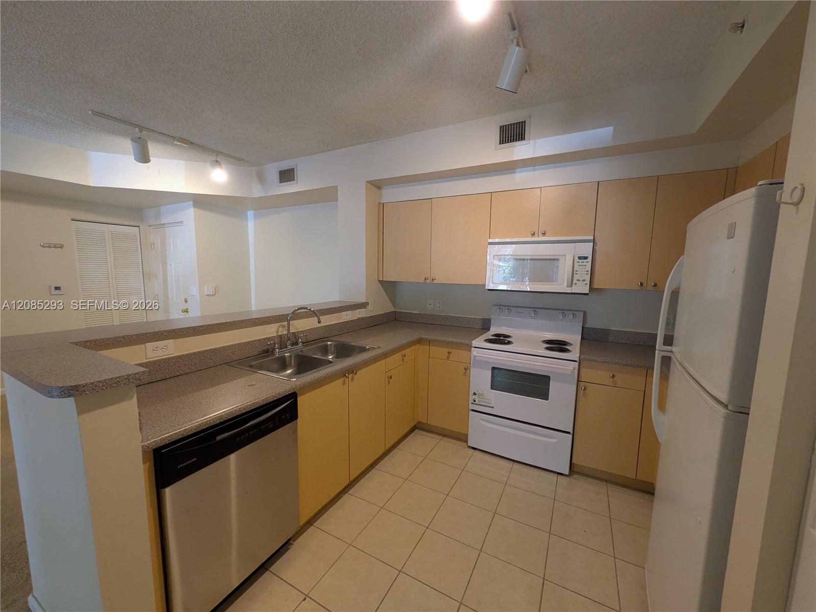 8060 N Nob Hill Rd # 101 — Photo 3
