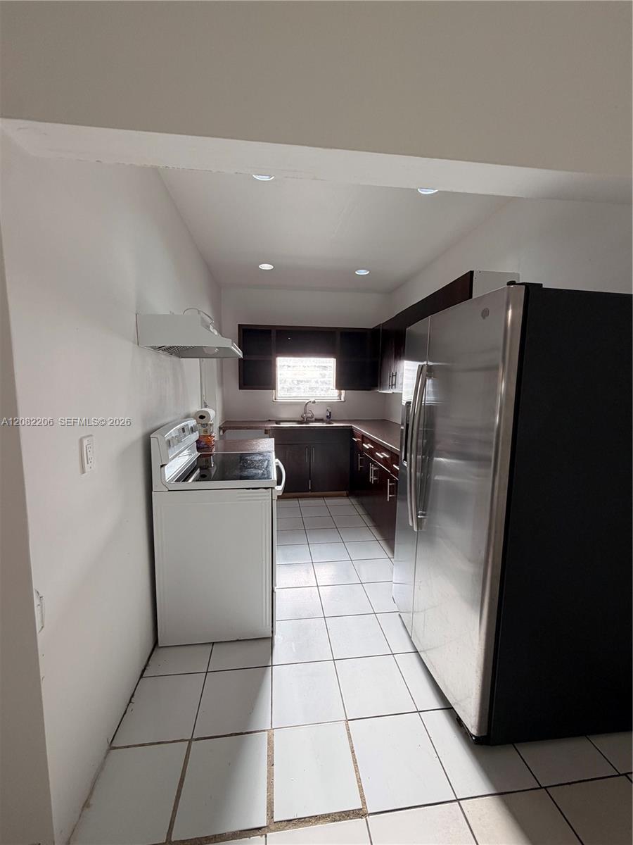 2395 SW 2nd St # 2395 — Photo 4