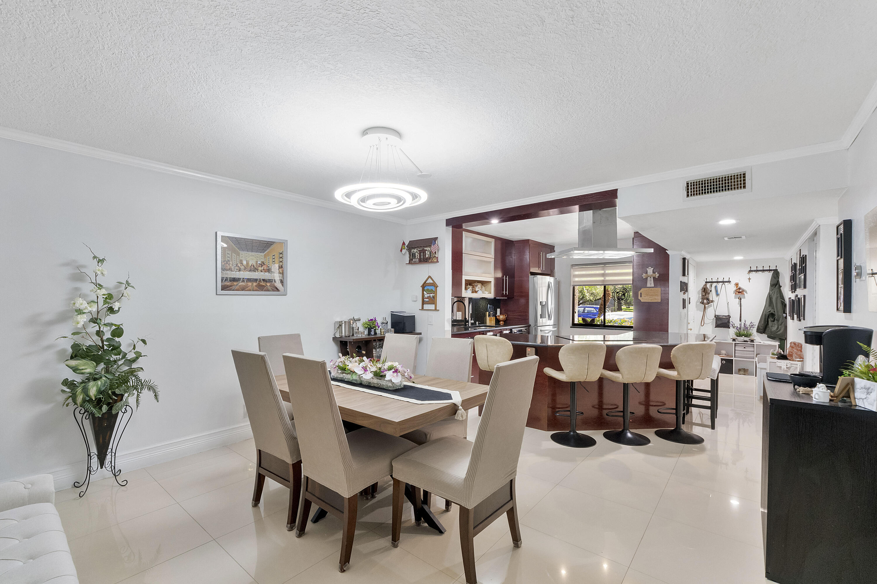435 LAKEVIEW Drive # 104 — Photo 4