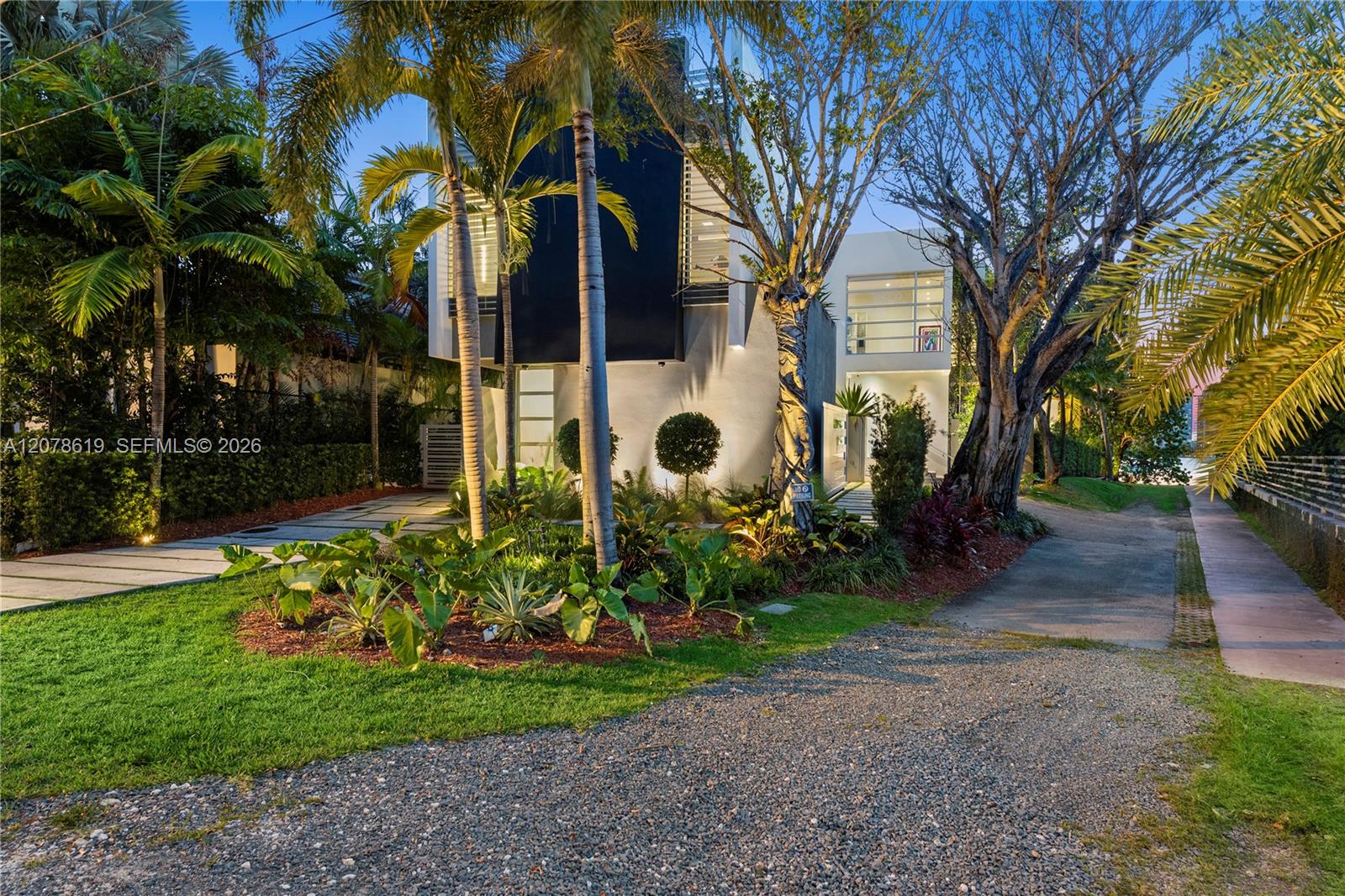 440 S Hibiscus Dr — Photo 3