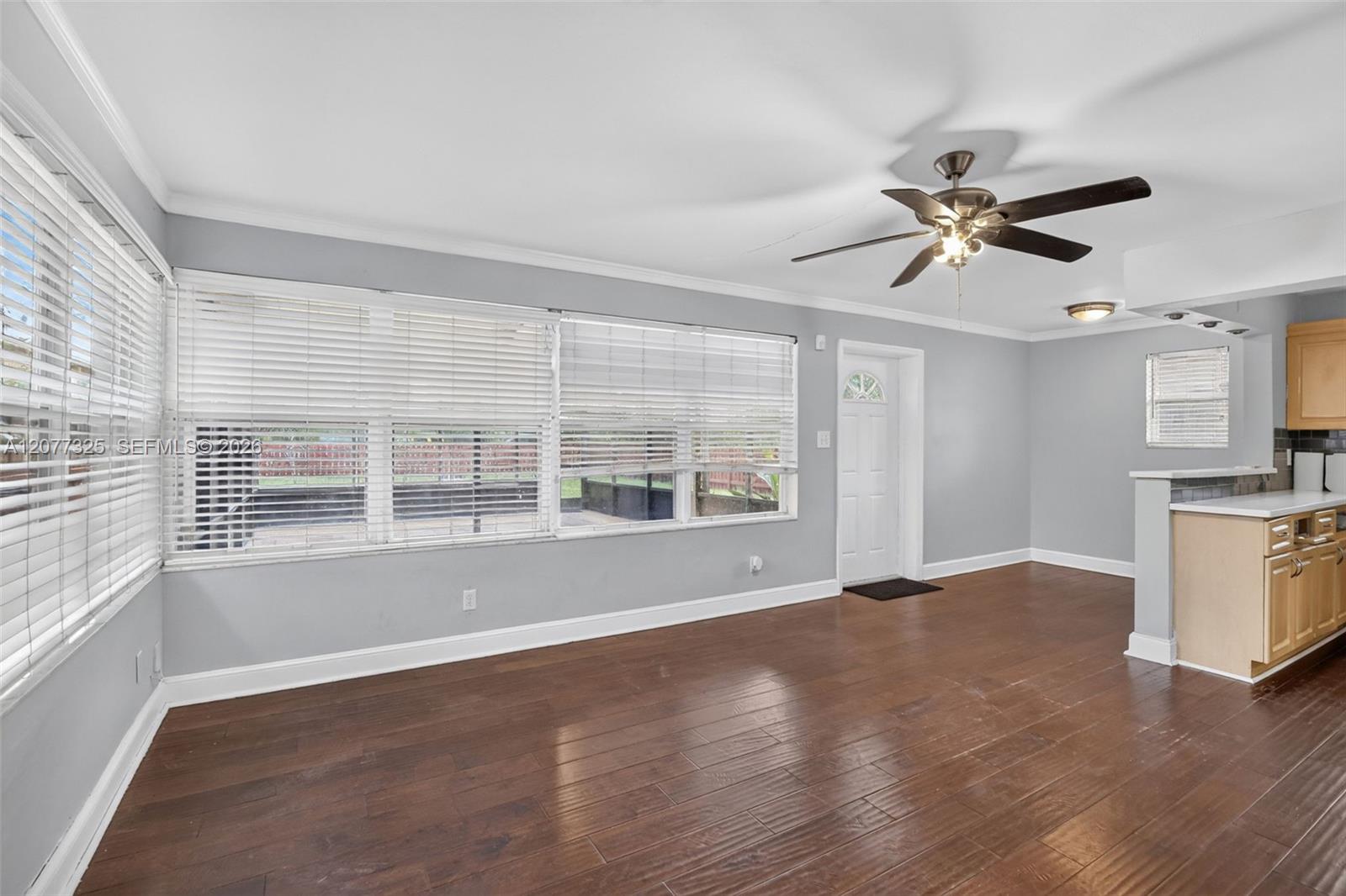 1527 Jackson St — Photo 5