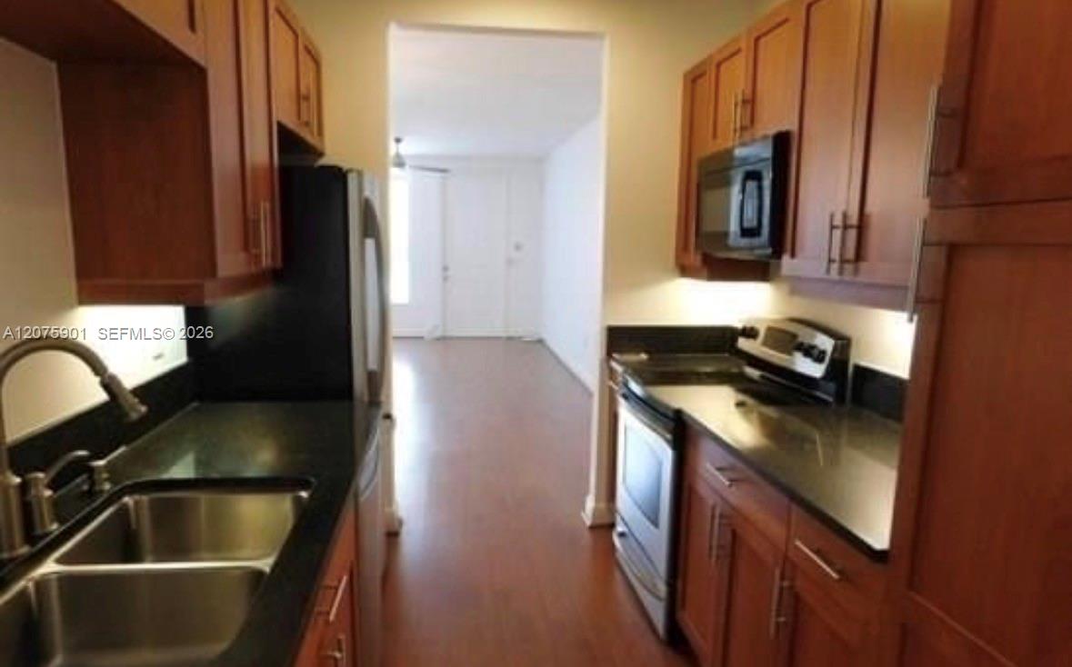 332 SW 14th Ave # 332 — Photo 2