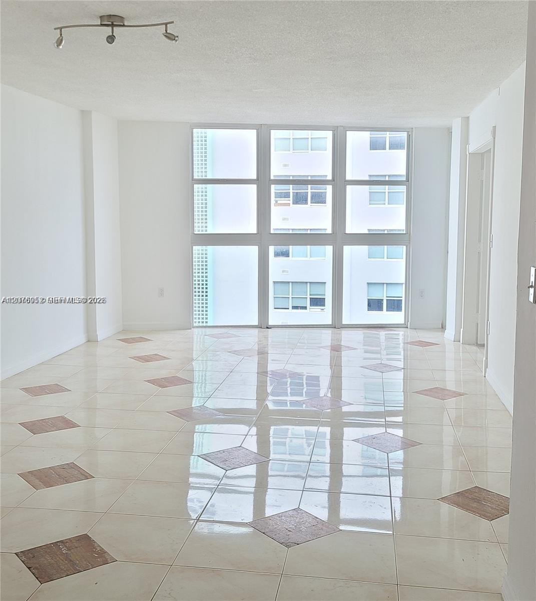 1228 West Ave # 1006 — Photo 3
