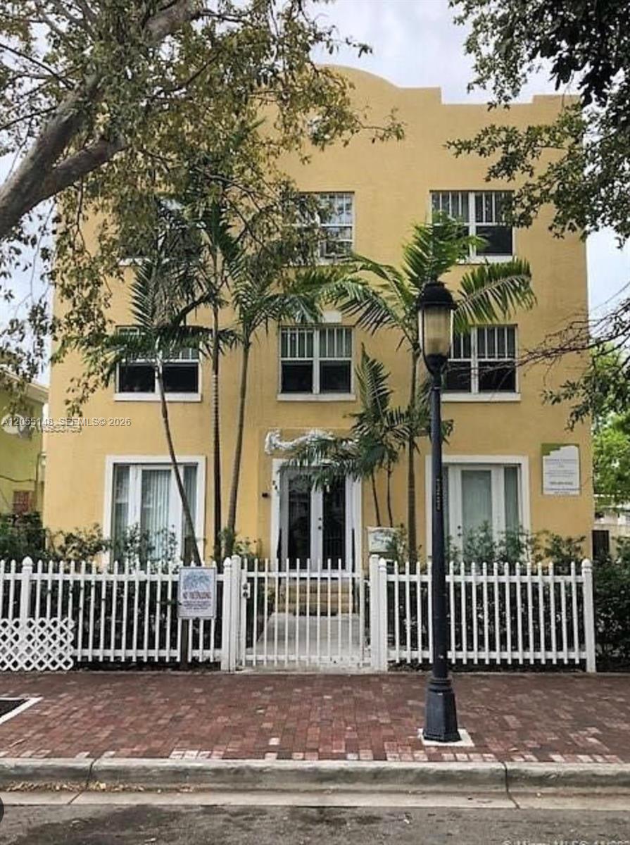 843 SW 13th Ave # 305, Miami FL 33135