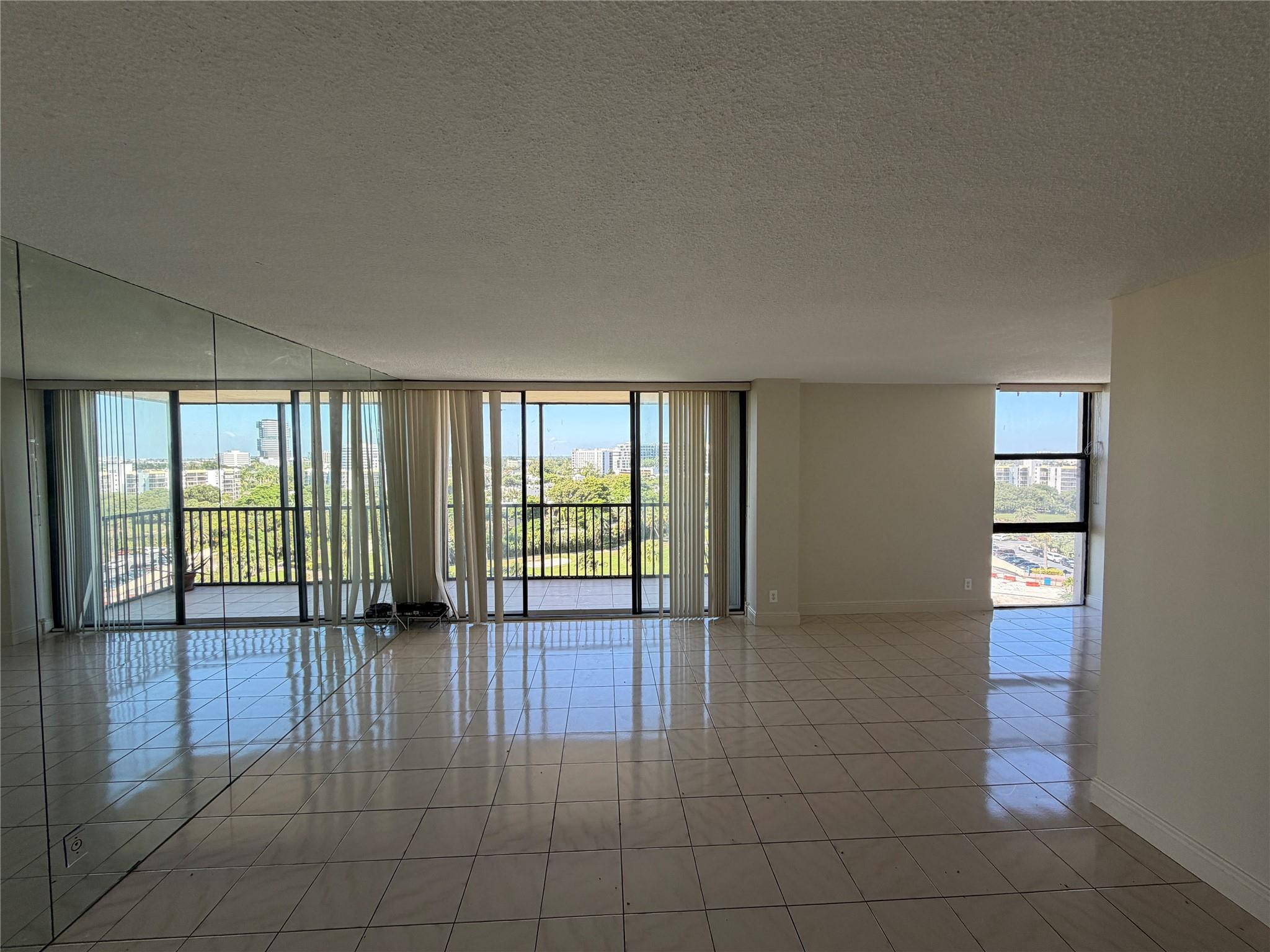 20335 W COUNTRY CLUB Drive # 1101 — Photo 2