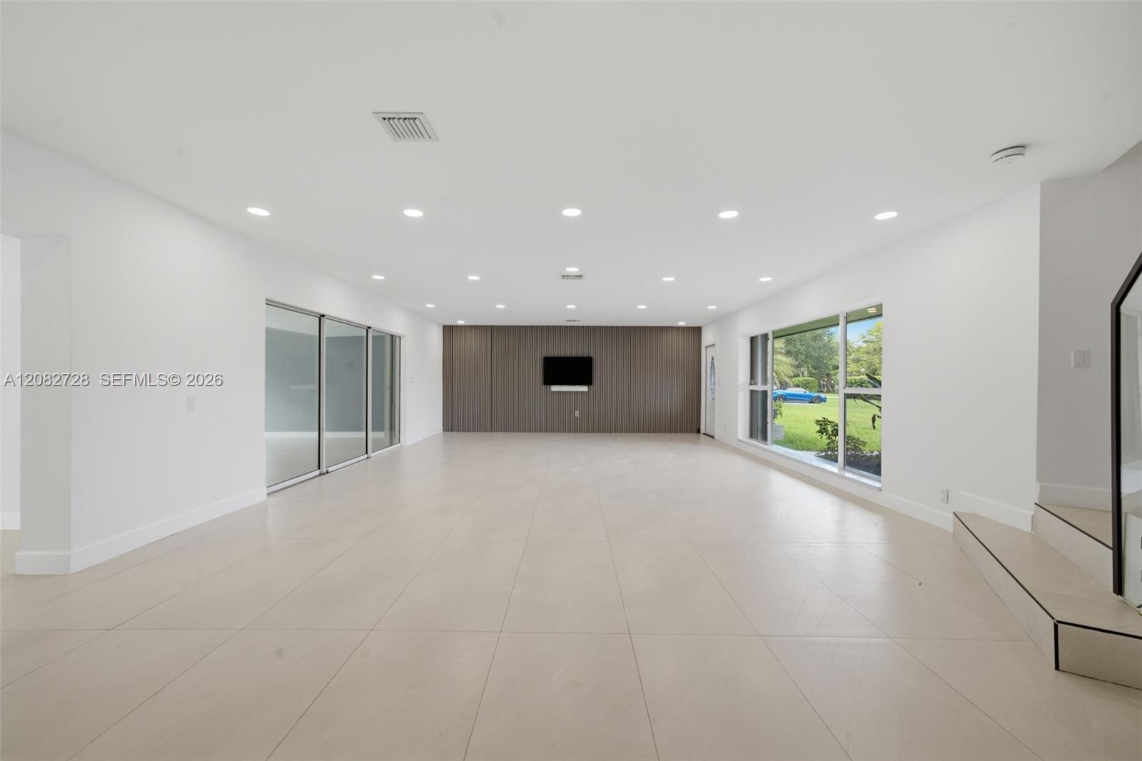 6700 E Tropical Way — Photo 5