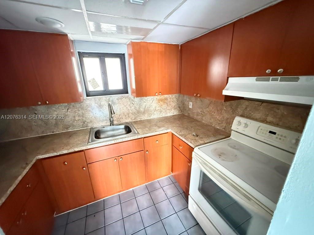 5 Olive Dr # 13, Hialeah FL 33010