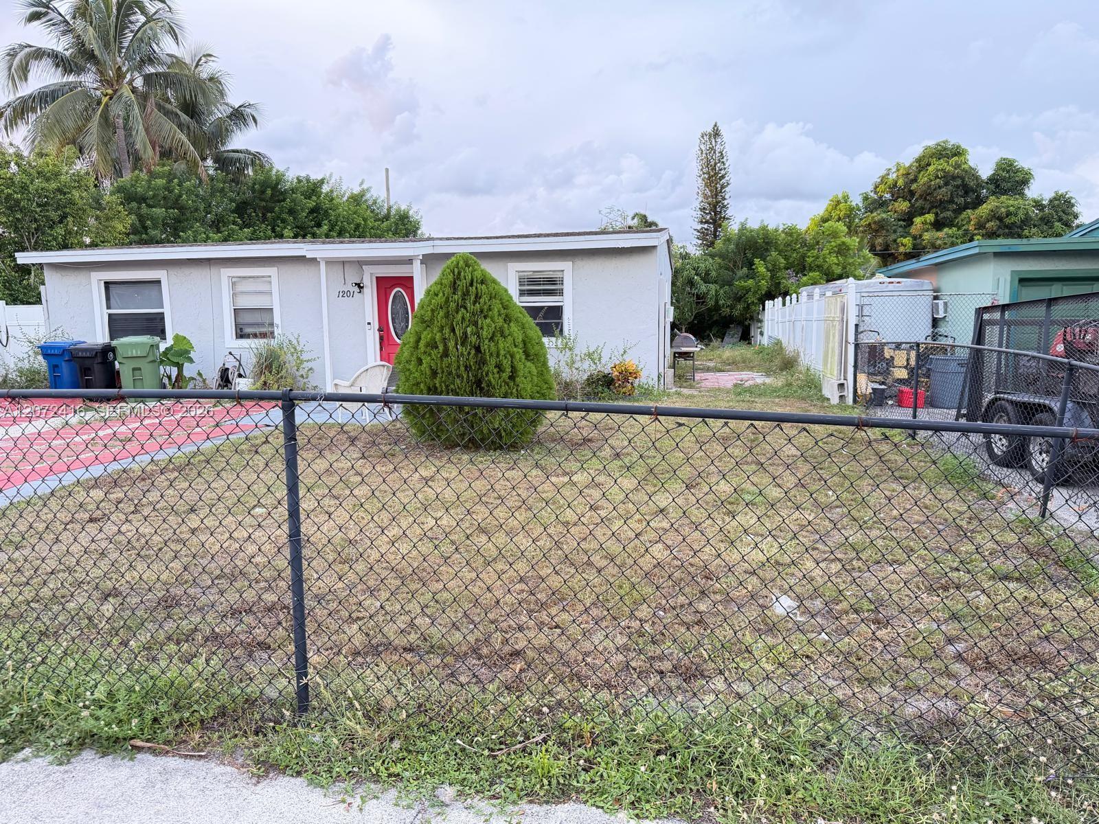 1201 NW 11th Pl — Photo 2
