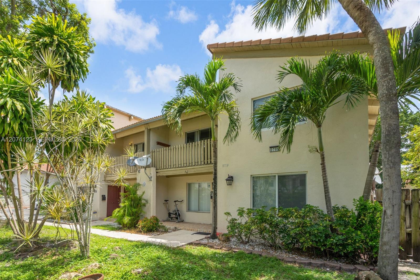 3711 Riverside Dr, Coral Springs FL 33065