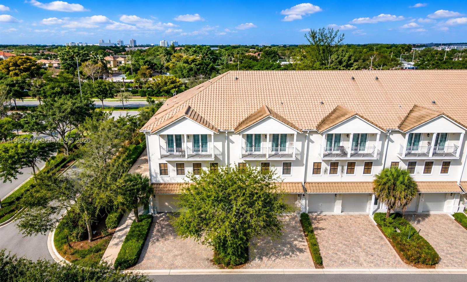 6841 N Lakeside Cir N # 1, Davie FL 33314