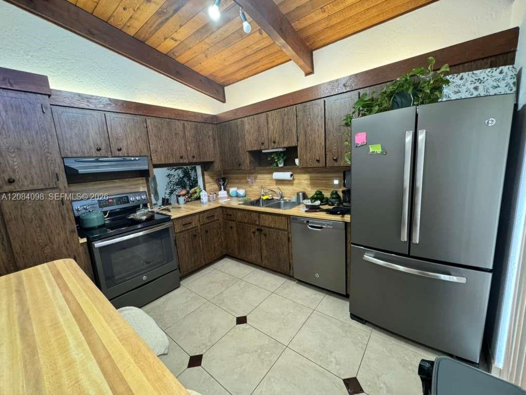 332 Briarwood Cir # 19 — Photo 5