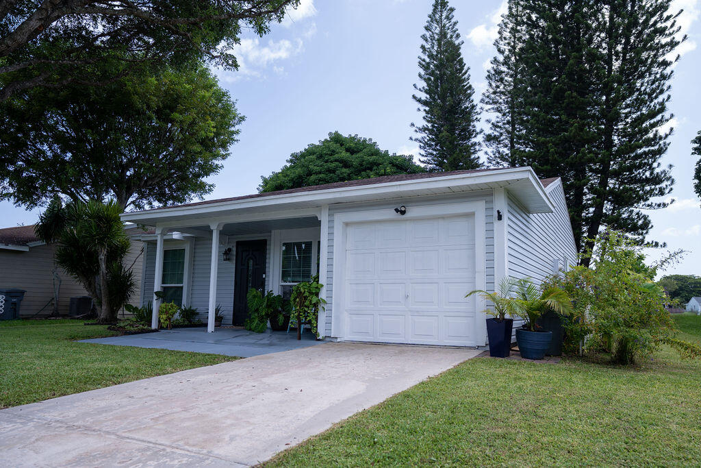 9060 CHRYSANTHEMUM Drive, Boynton Beach FL 33472