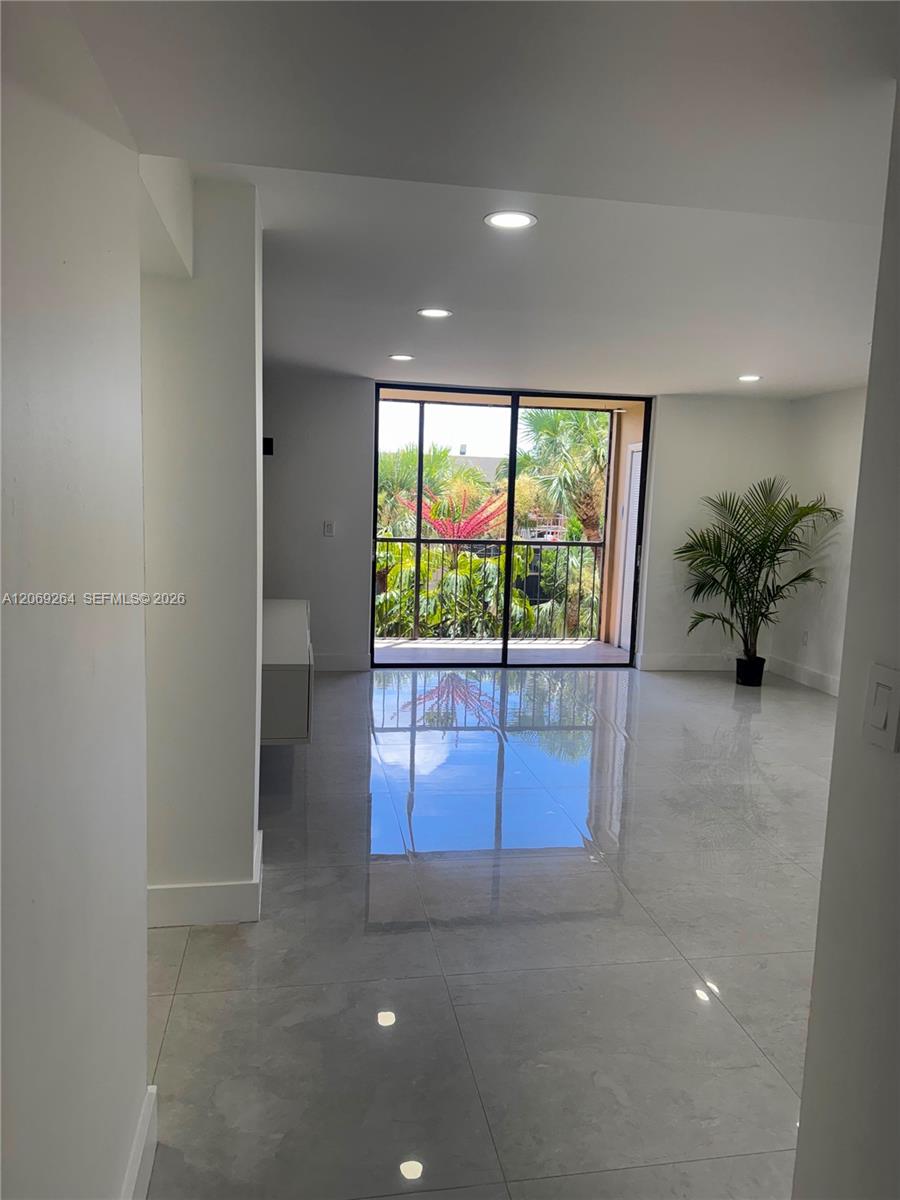 8635 NW 8th St # 413, Miami FL 33126