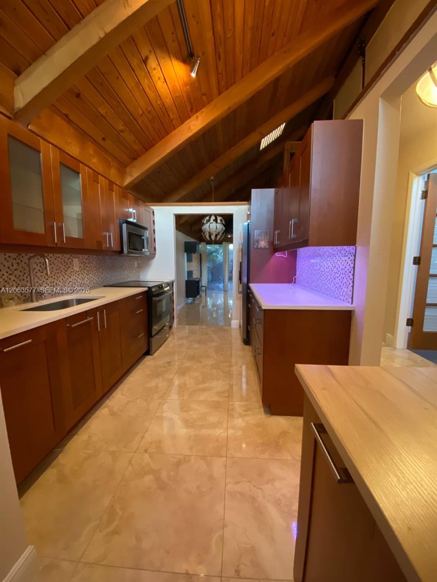 485 N University Dr # 6 — Photo 2