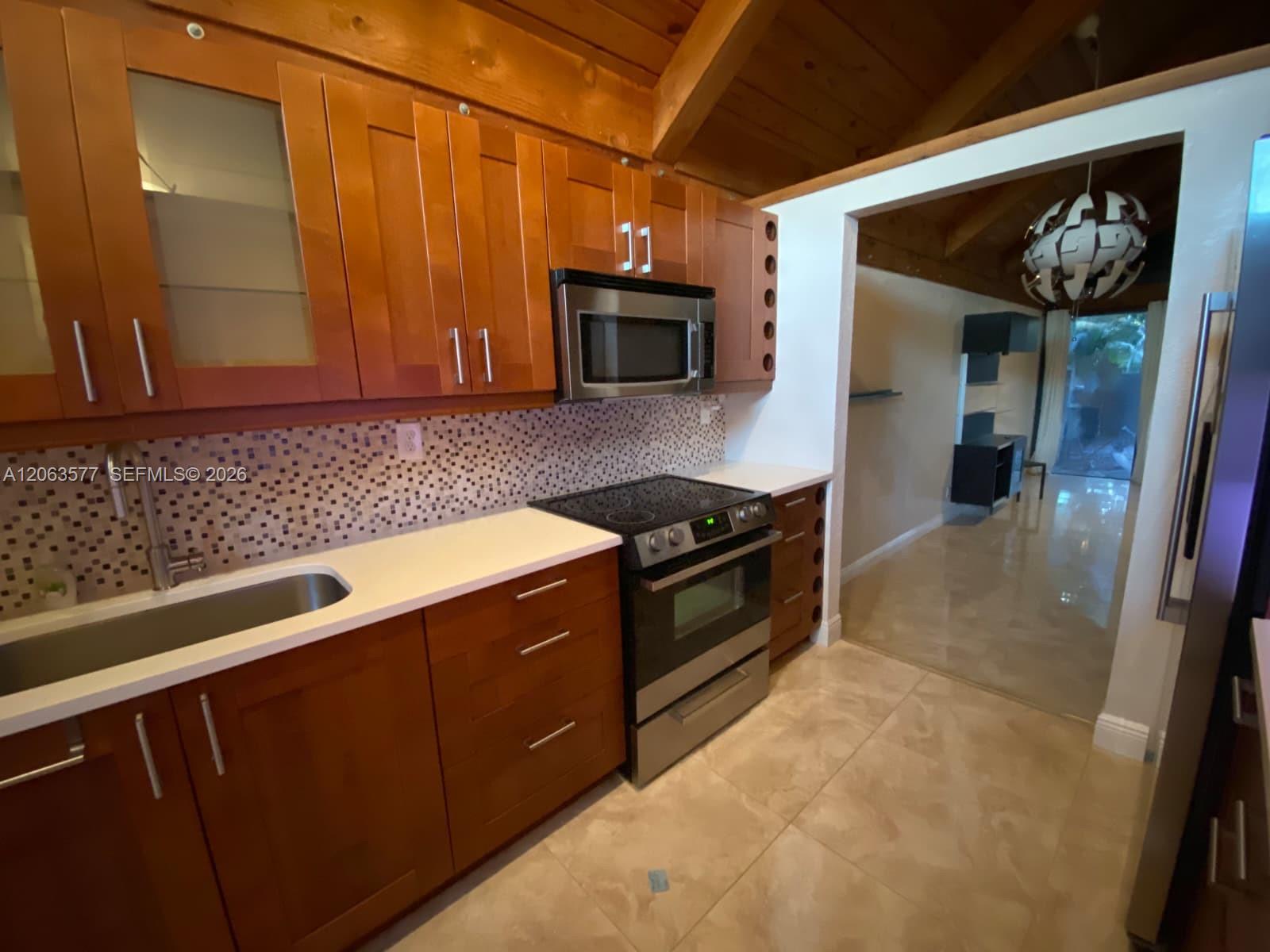 485 N University Dr # 6 — Photo 3
