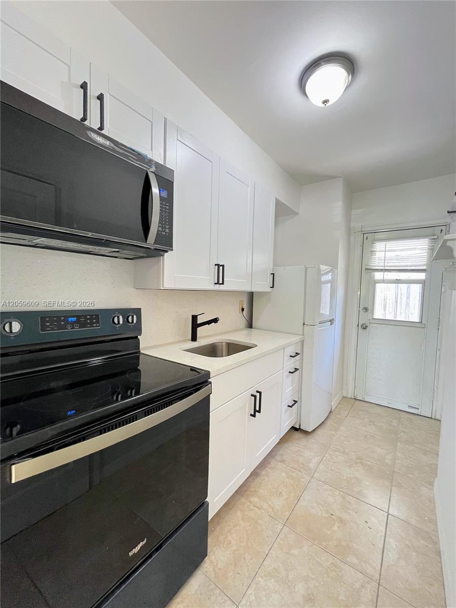 420 NE 14th Ave # 3 — Photo 3