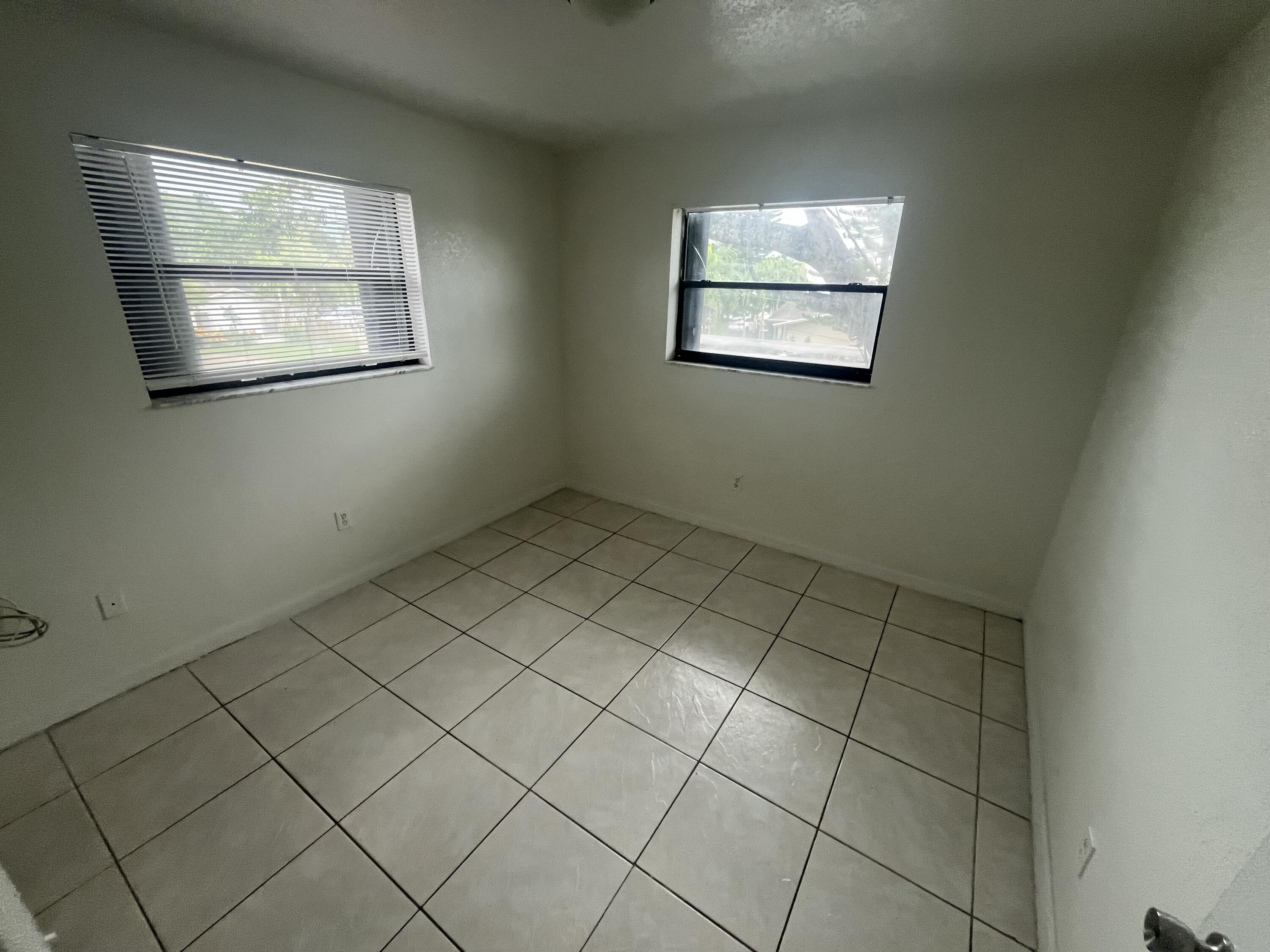 421 NW 7th Terrace # 3 — Photo 3
