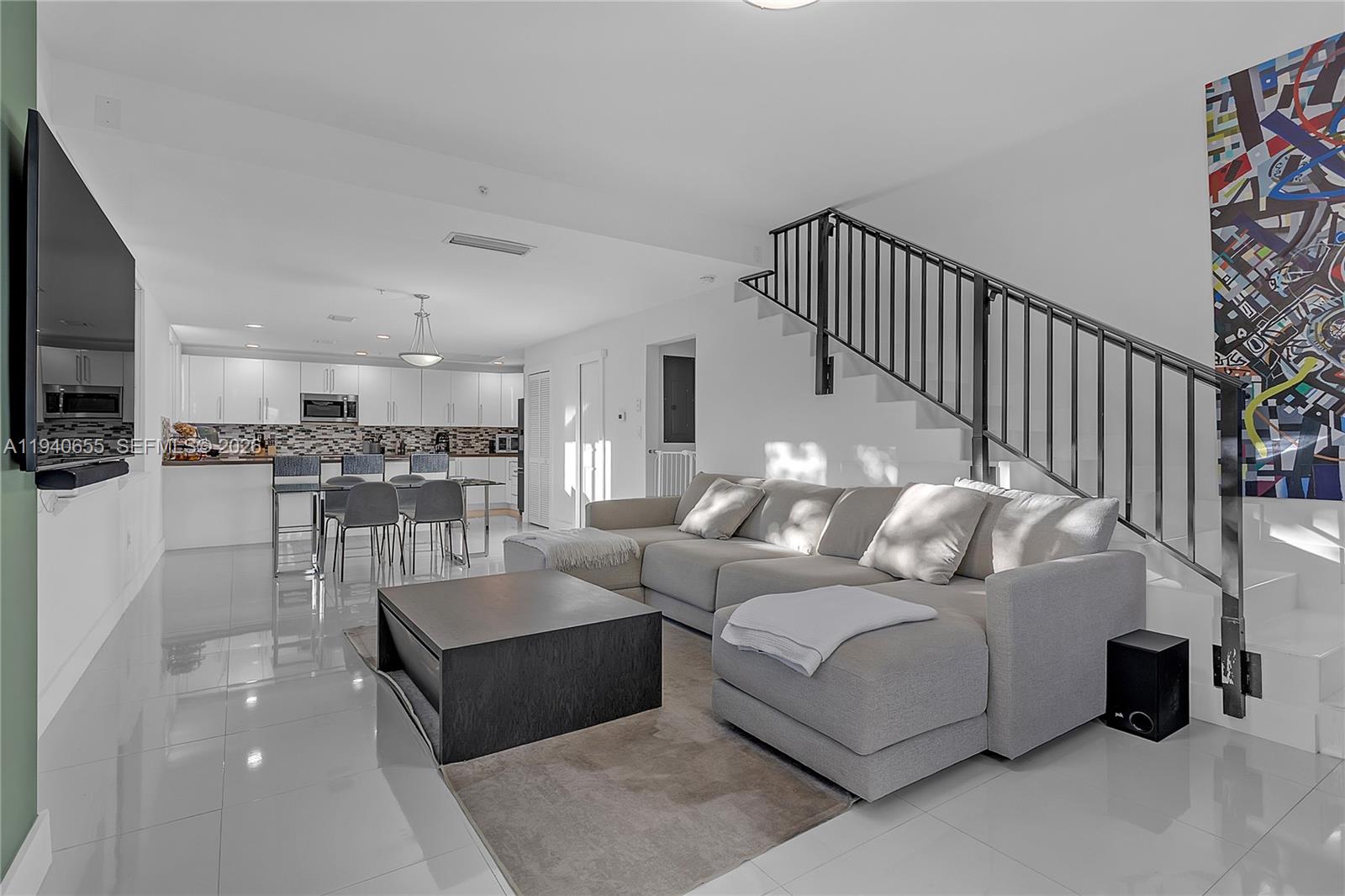 1405 Galiano St # 4 — Photo 4