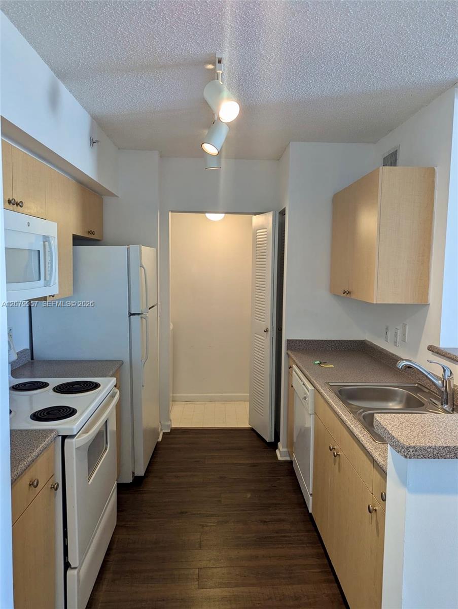 1919 Van Buren St # 721A — Photo 3