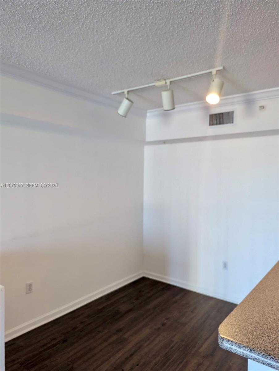 1919 Van Buren St # 721A — Photo 4