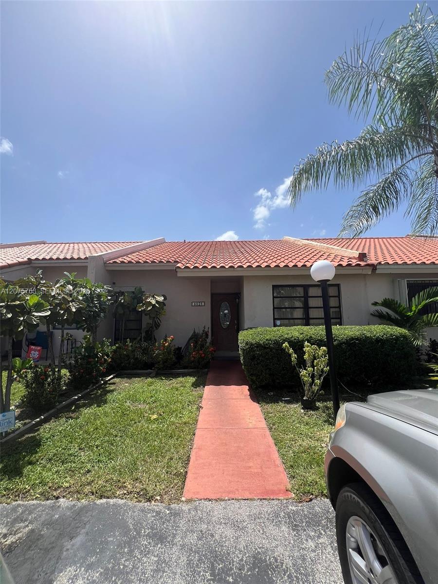 6028 SW 147th Pl — Photo 2