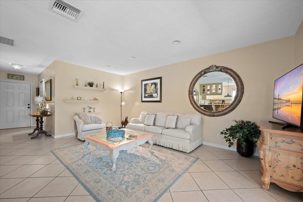 1419 Riverside Circle — Photo 3