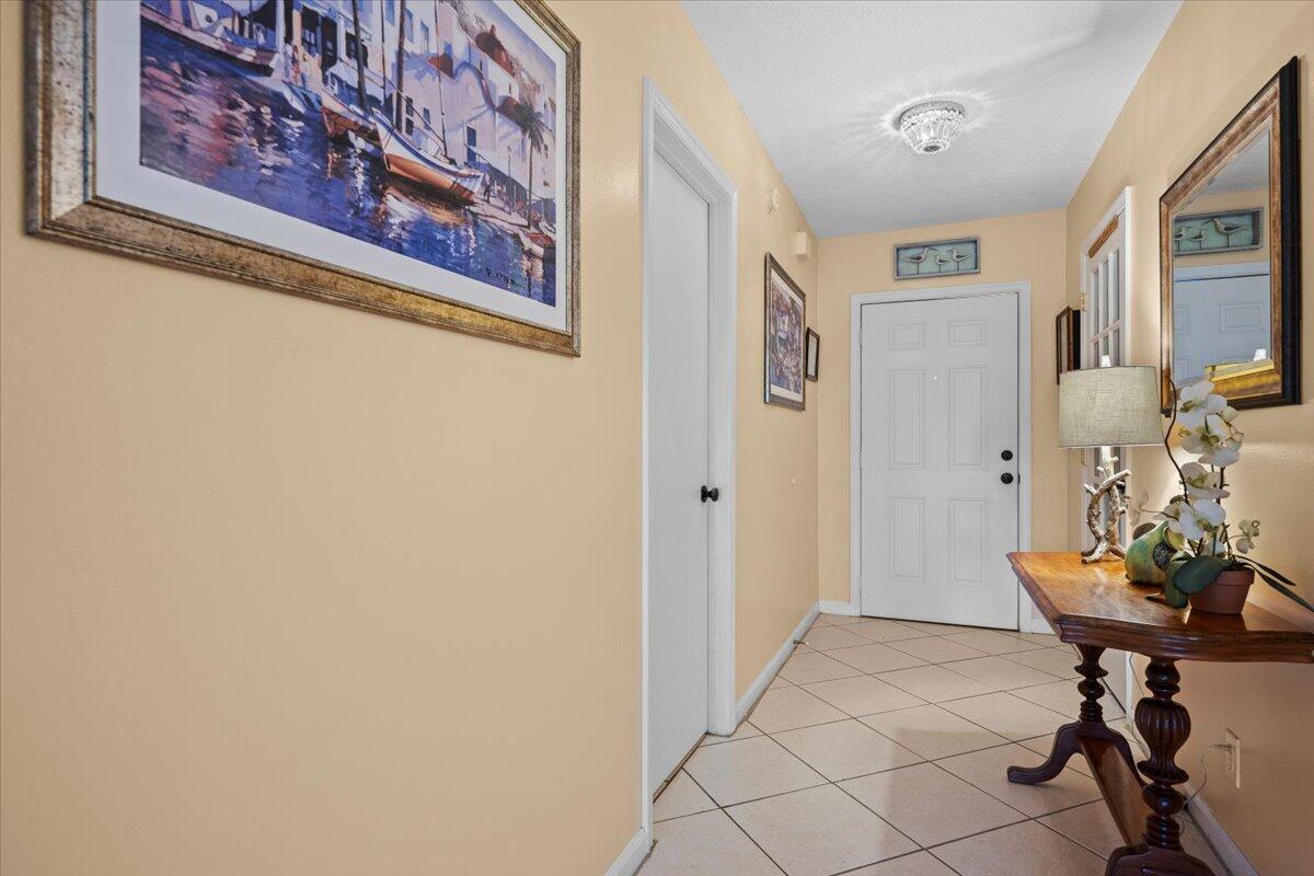 1419 Riverside Circle — Photo 2