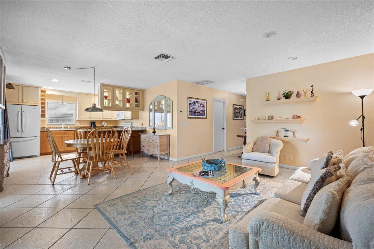 1419 Riverside Circle — Photo 5
