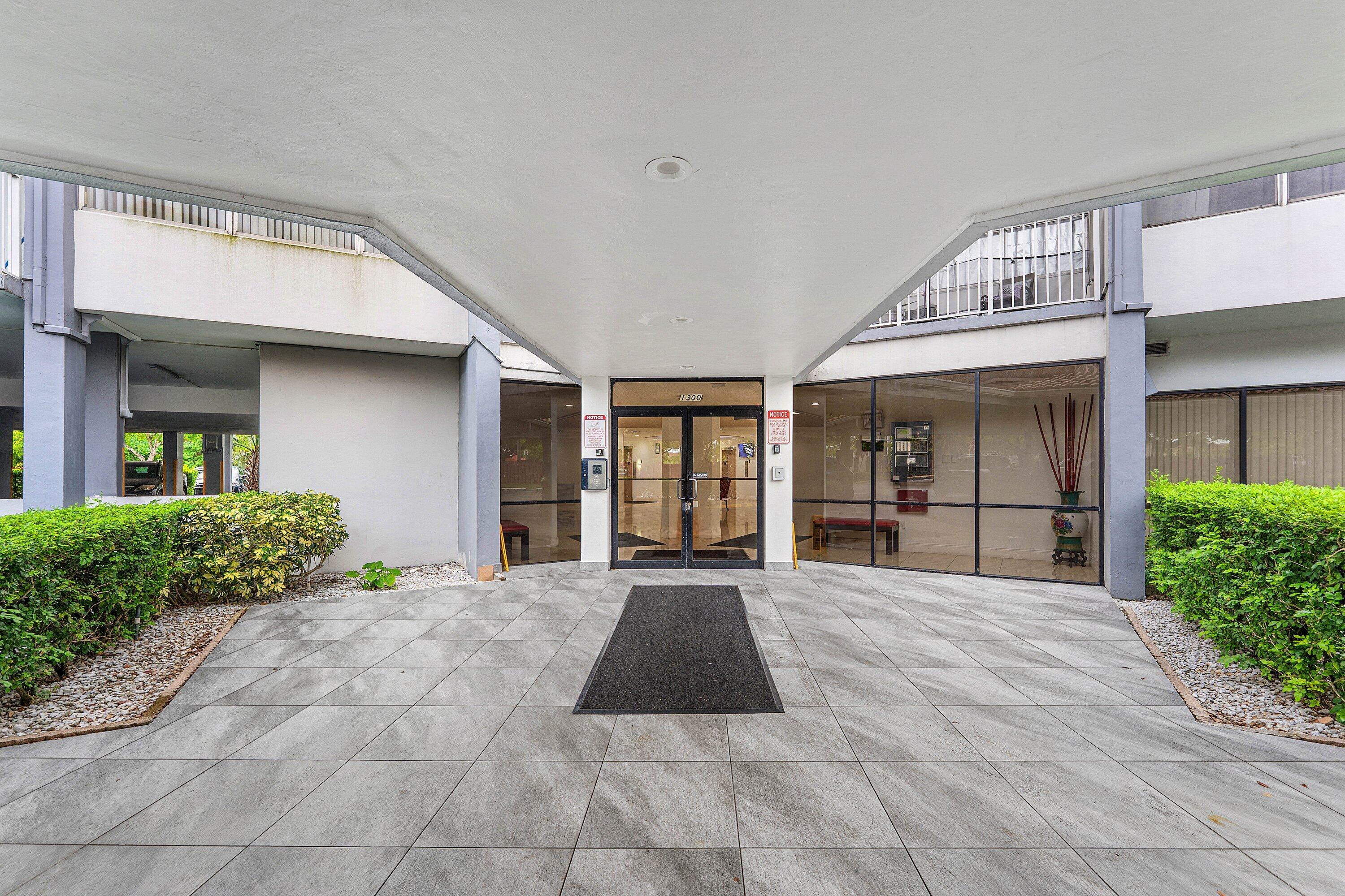 1300 NE Miami Gardens Drive # 308E — Photo 4