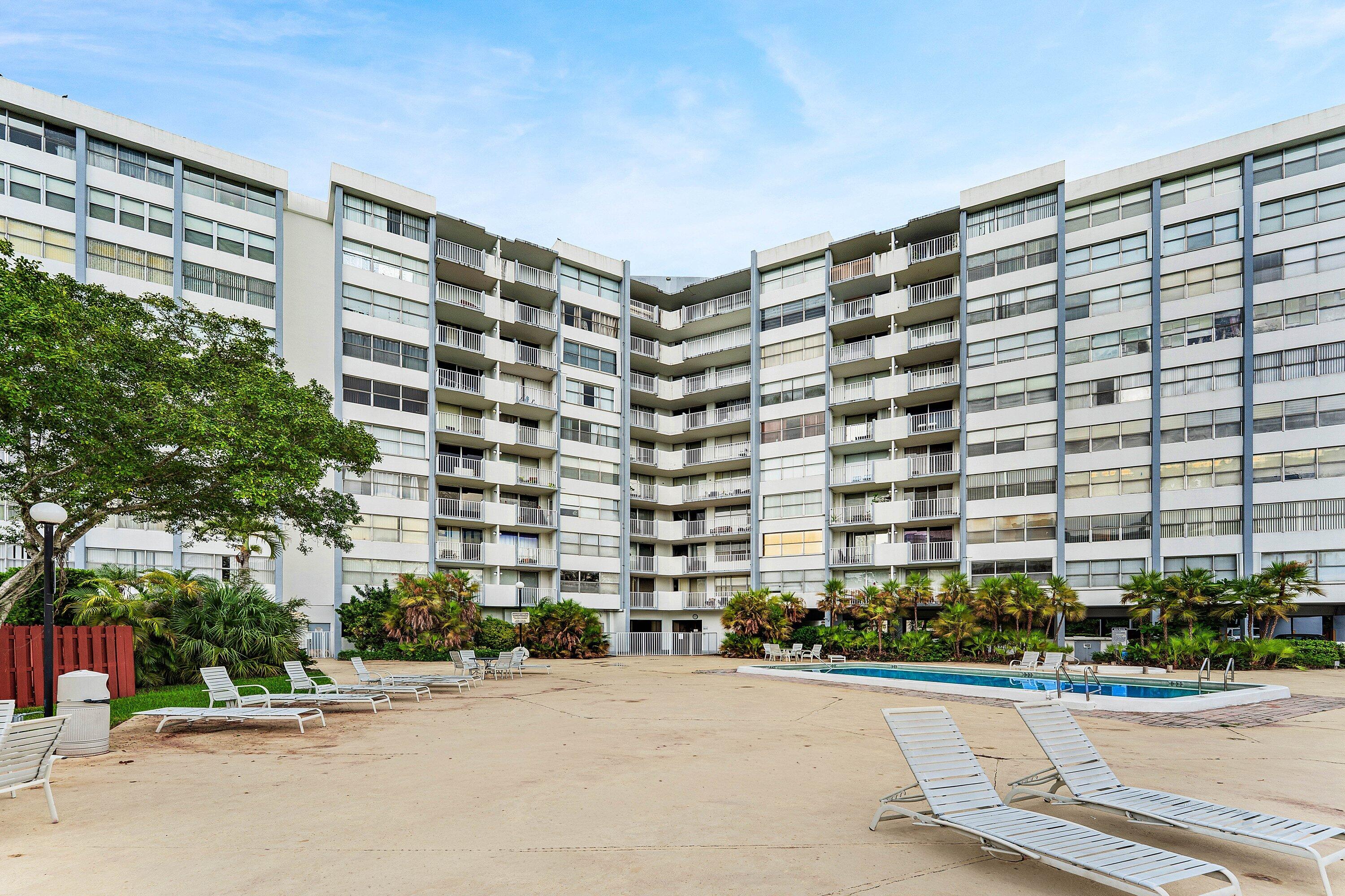 1300 NE Miami Gardens Drive # 308E — Photo 3