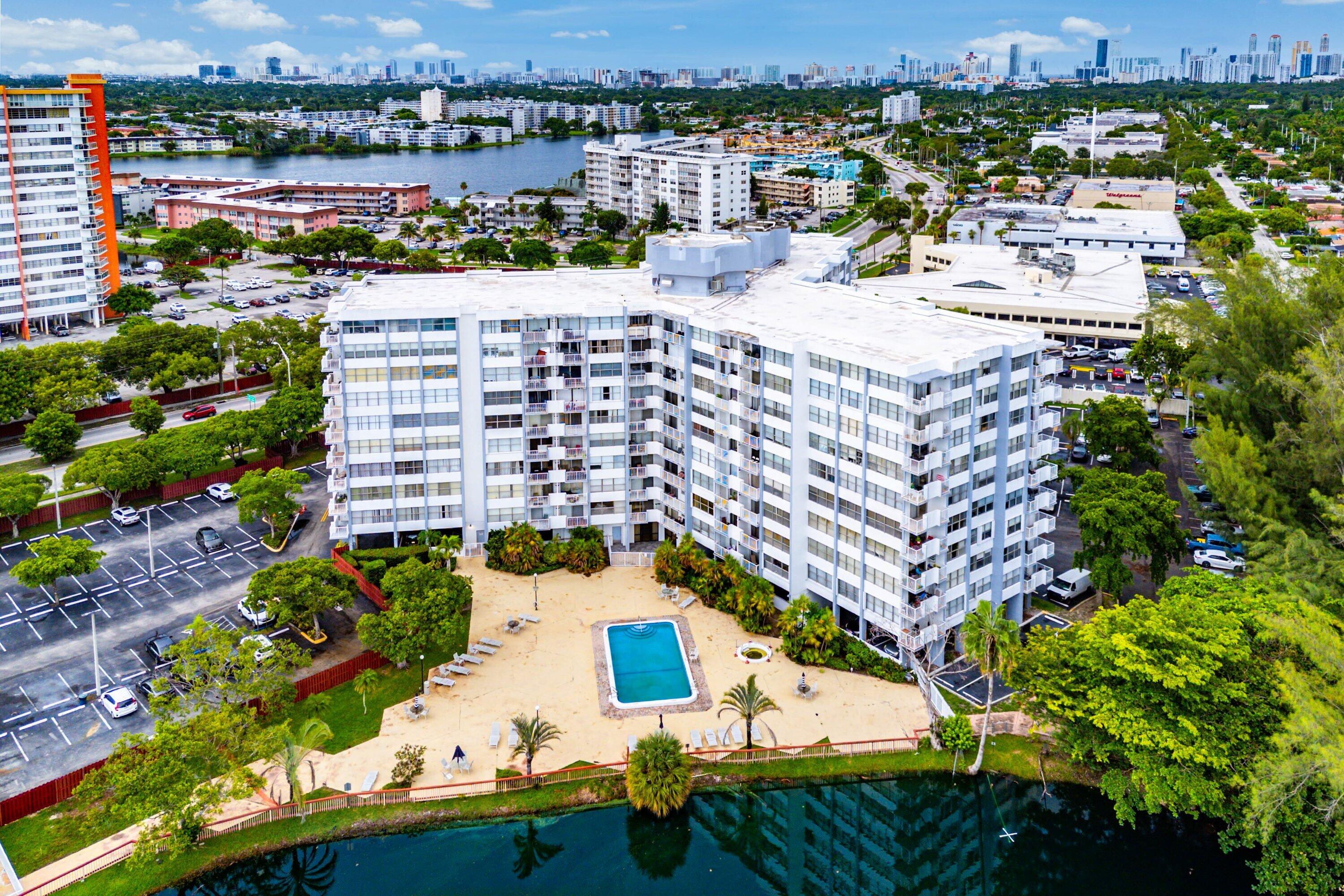 1300 NE Miami Gardens Drive # 308E — Photo 2