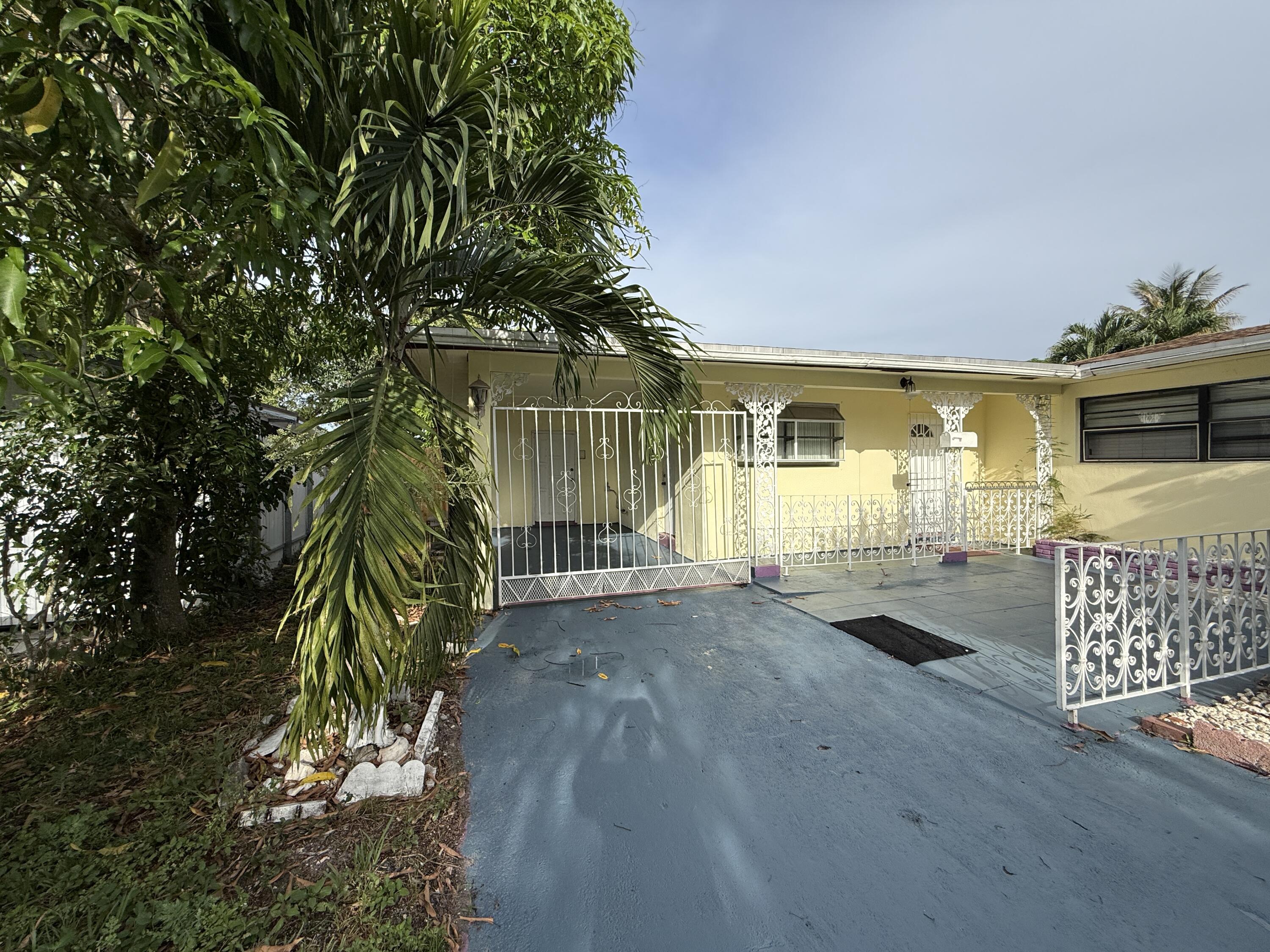 124 NW 45th Avenue, Plantation FL 33317
