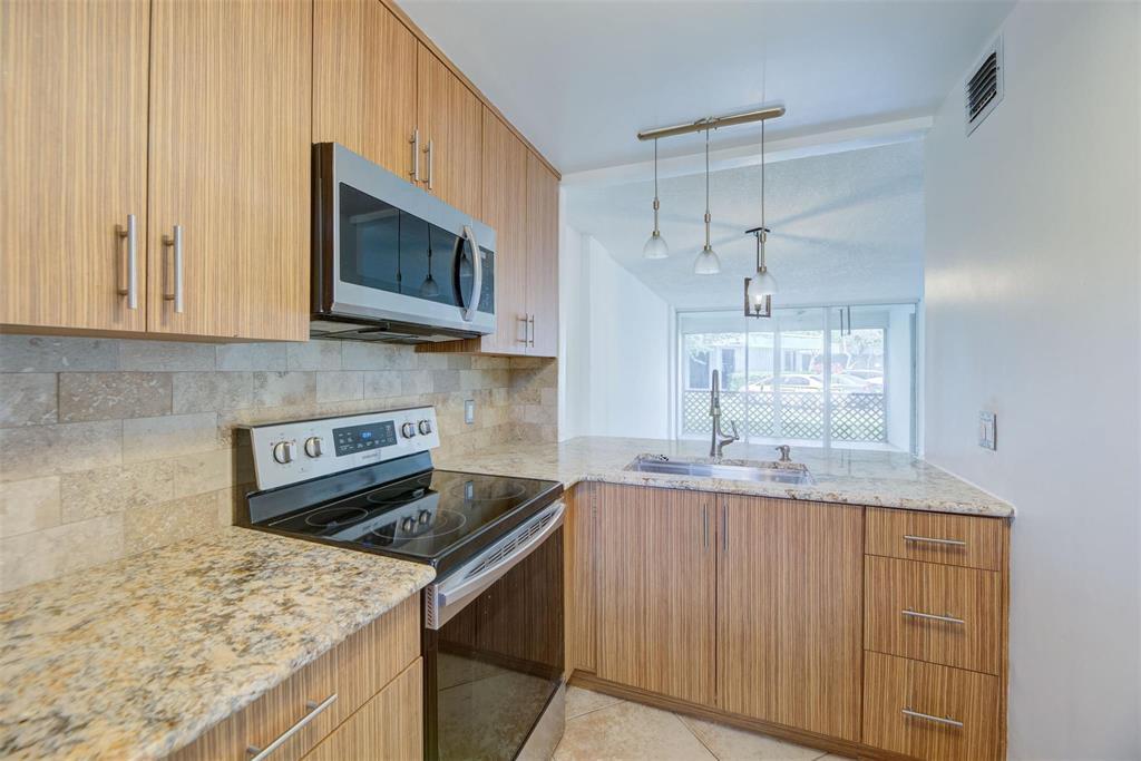 113 ROYAL PARK Drive # 1H — Photo 4