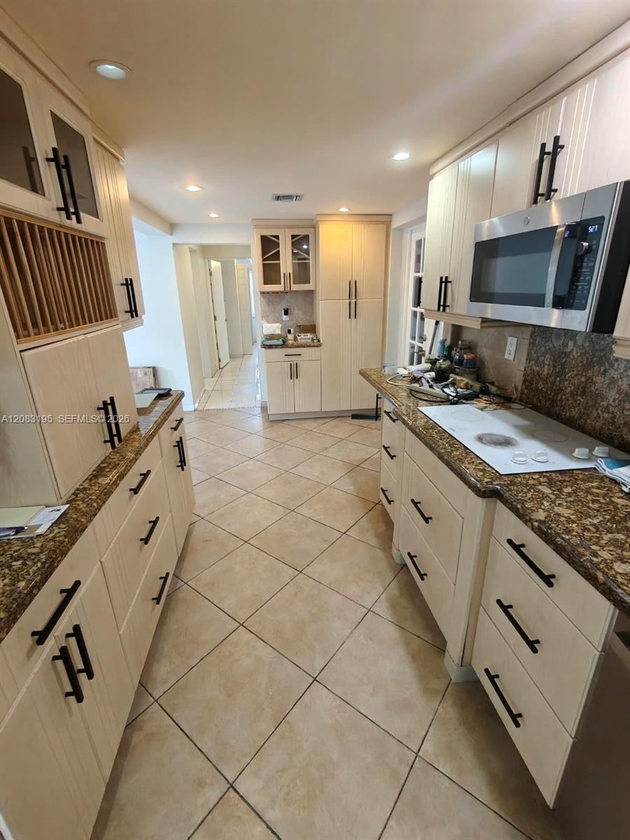 617 NW 58th Ave — Photo 3