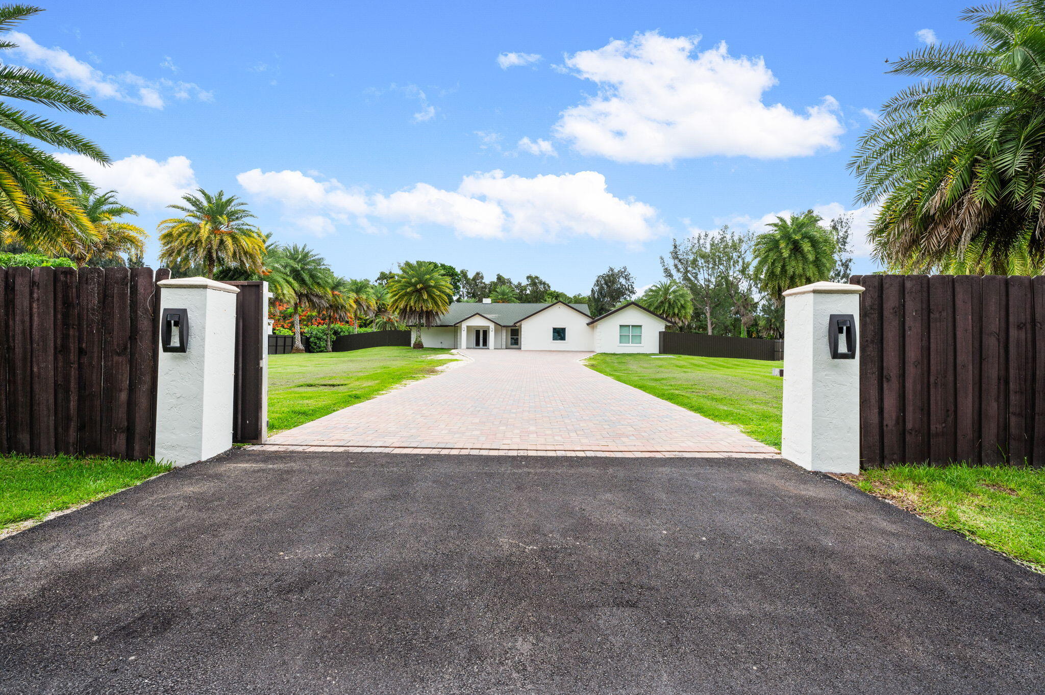 5700 SW 196th Lane, Southwest Ranches FL 33332