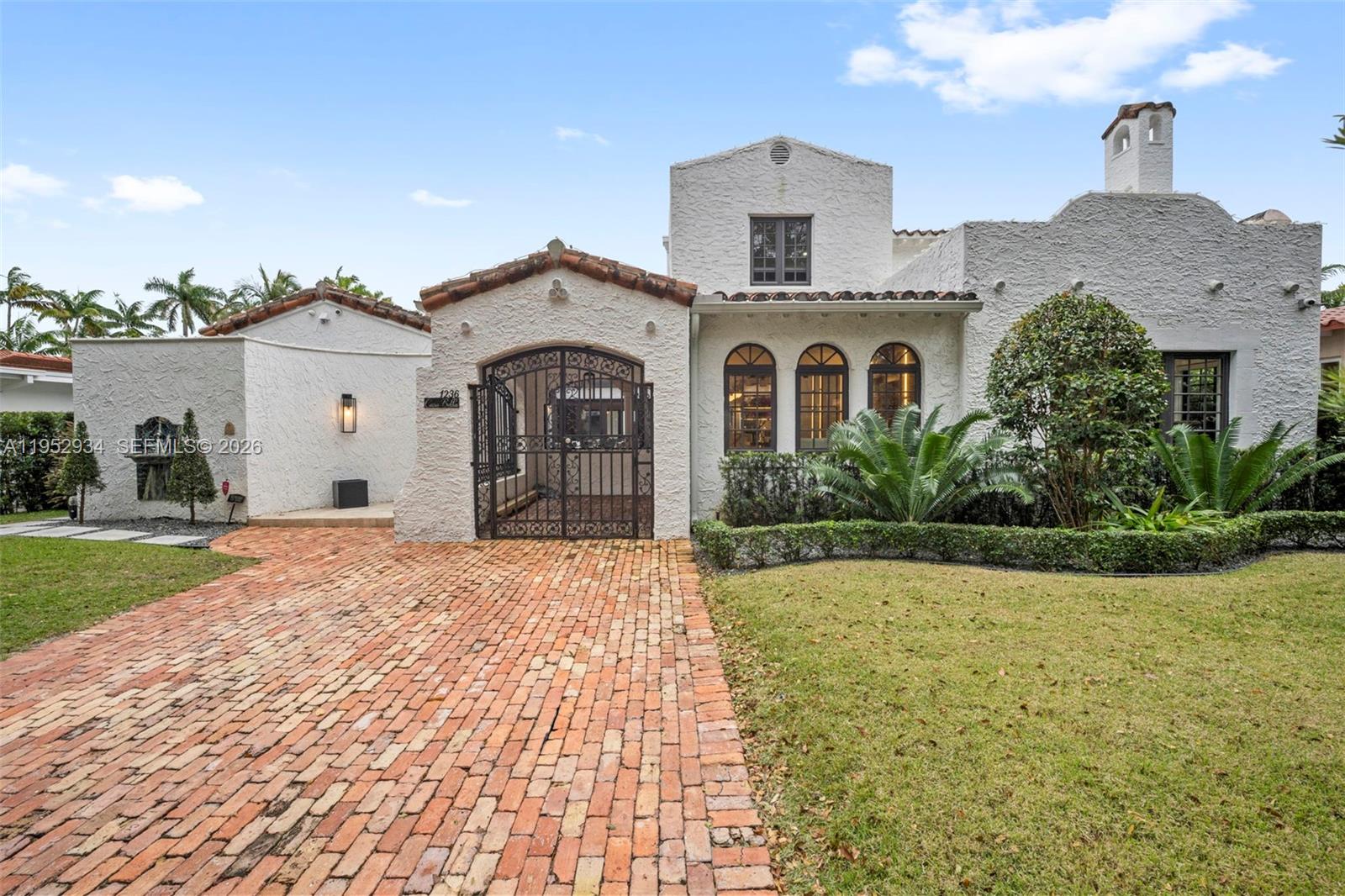 1236 Obispo Ave — Photo 3