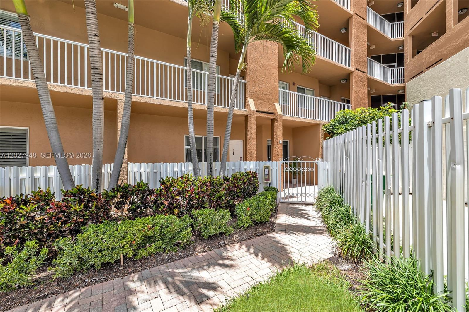 7715 Yardley Dr # 106, Tamarac FL 33321