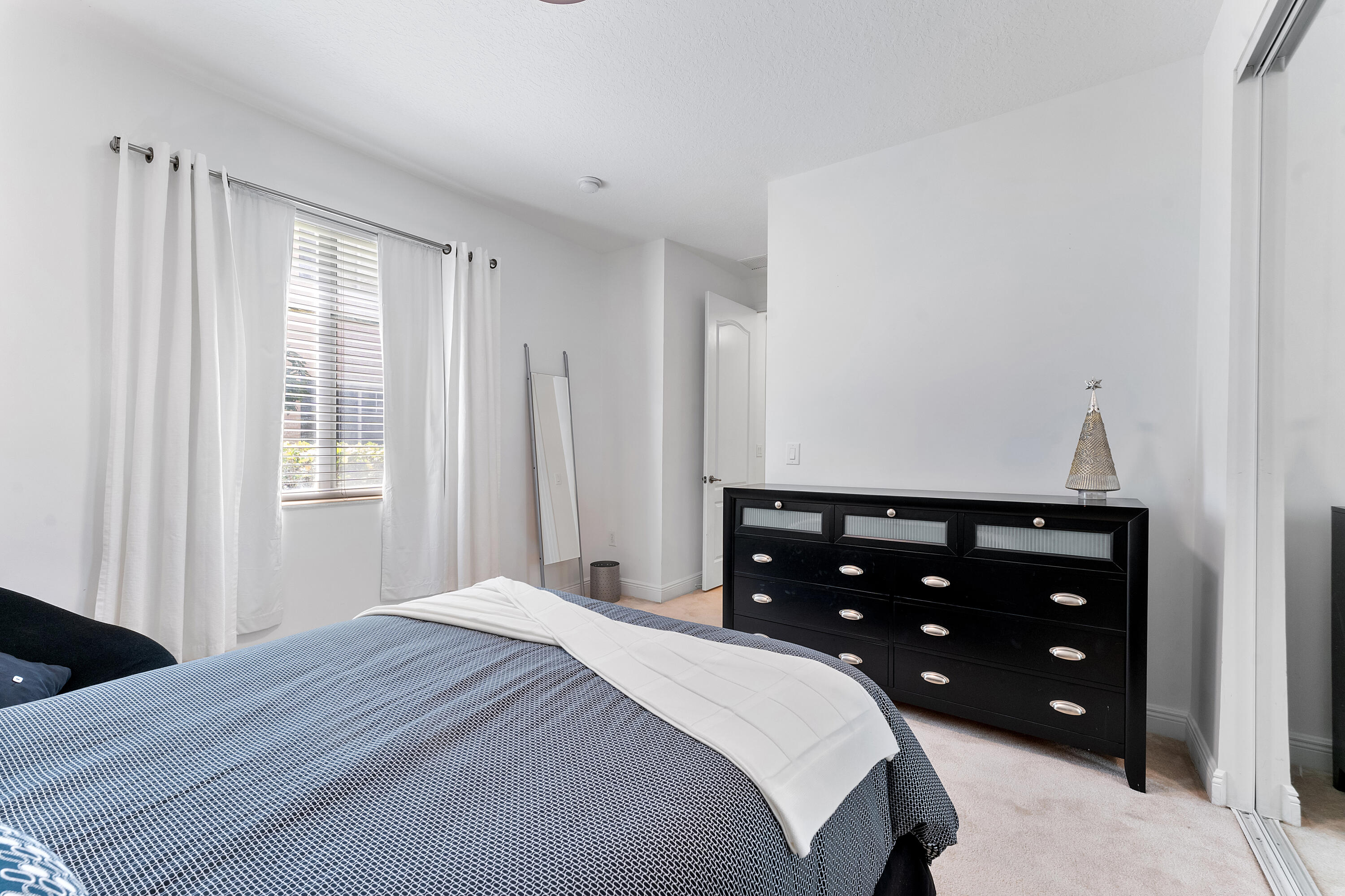 638 NW 38th Circle — Photo 5