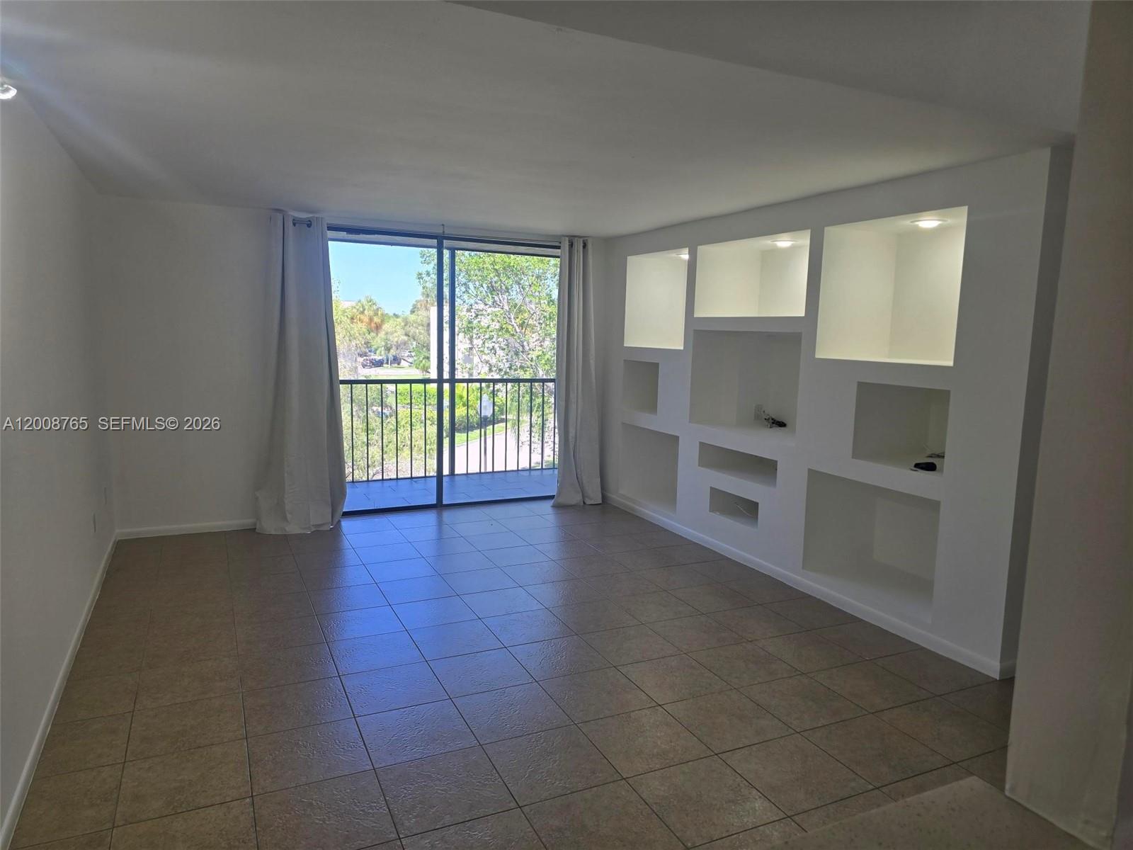 8045 SW 107th Ave # 323 — Photo 2