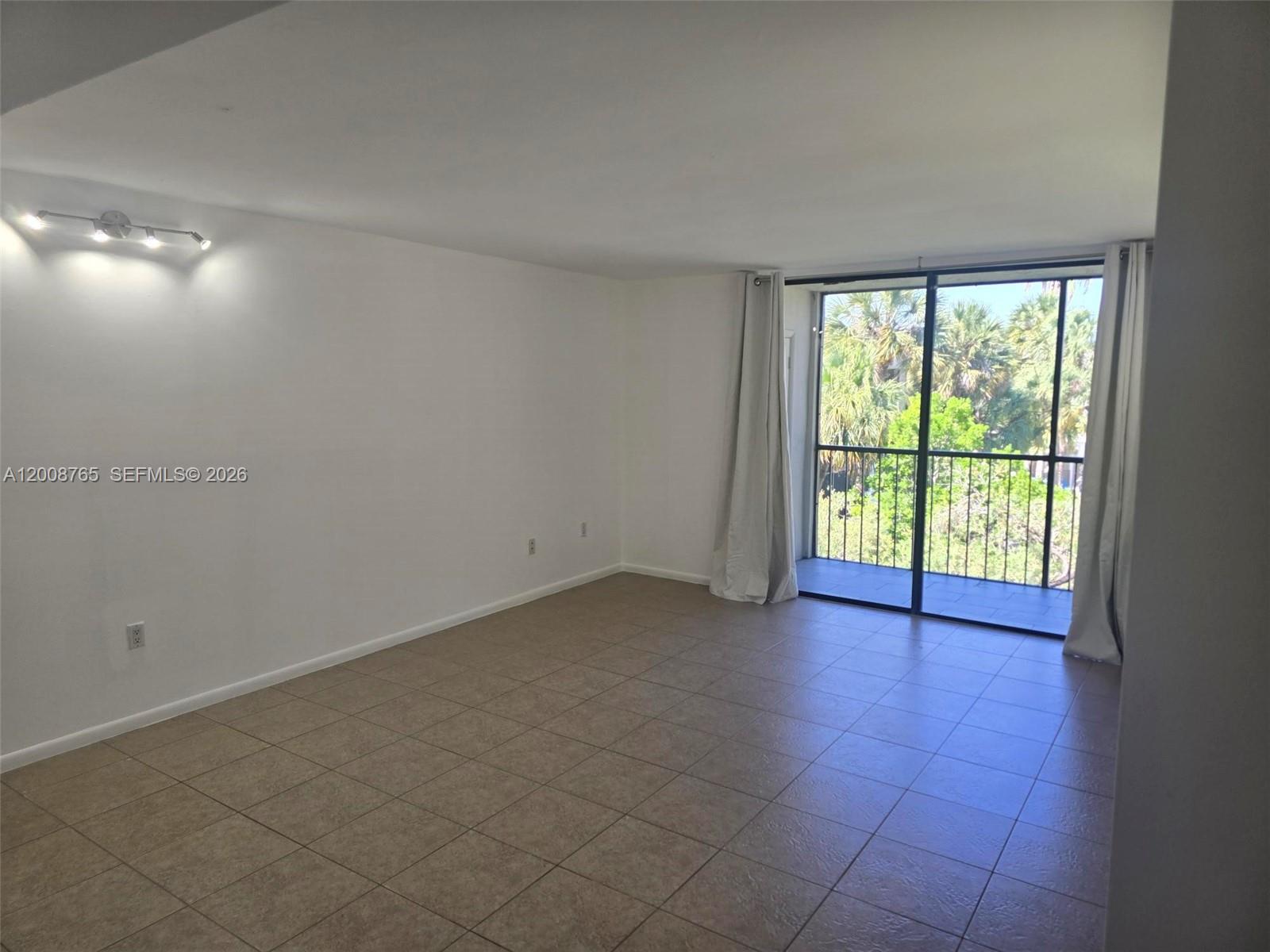 8045 SW 107th Ave # 323 — Photo 3