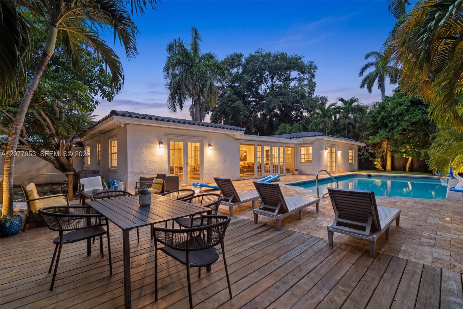 1308 Seabreeze Blvd — Photo 3