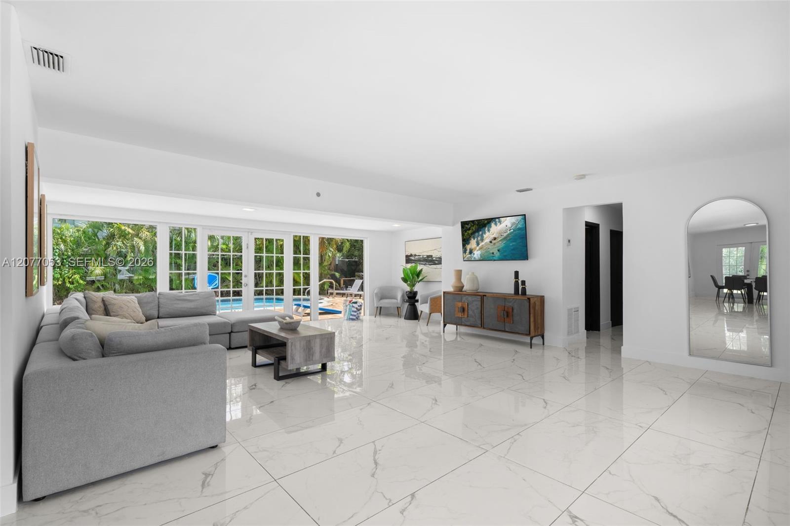 1308 Seabreeze Blvd — Photo 4