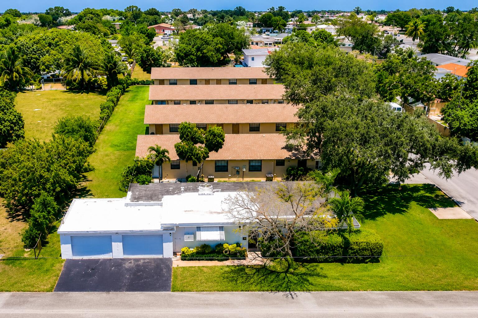 5619 MCKINLEY, Hollywood FL 33021