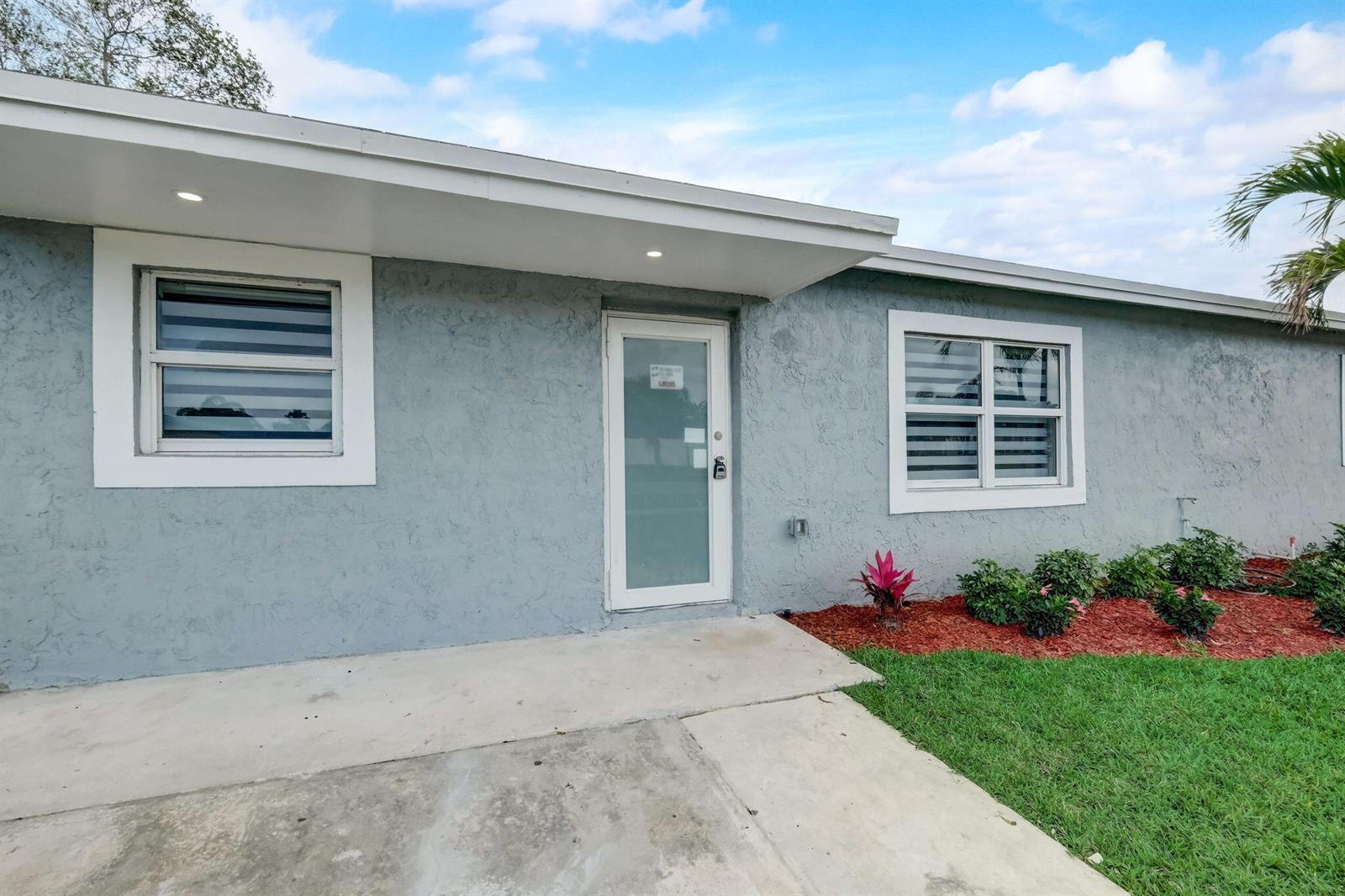 5-web-or-mls-SW 13th Pl-005