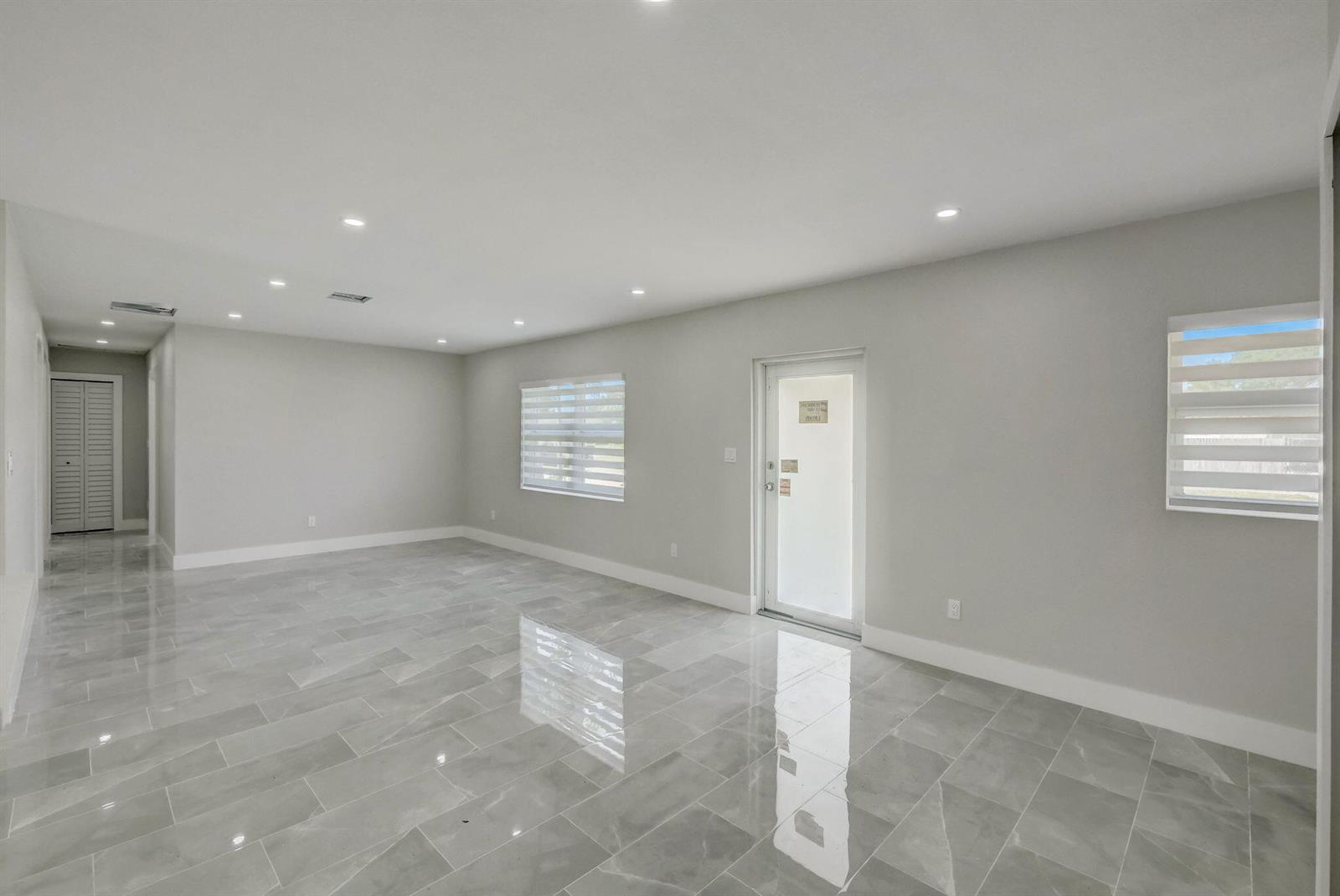 9-web-or-mls-SW 13th Pl-009