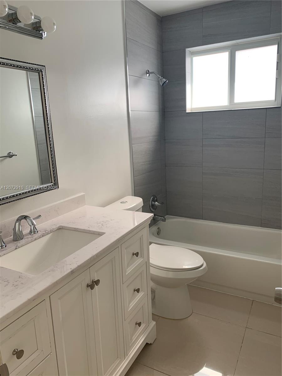 1200 SW 31st Ave # 1 — Photo 3